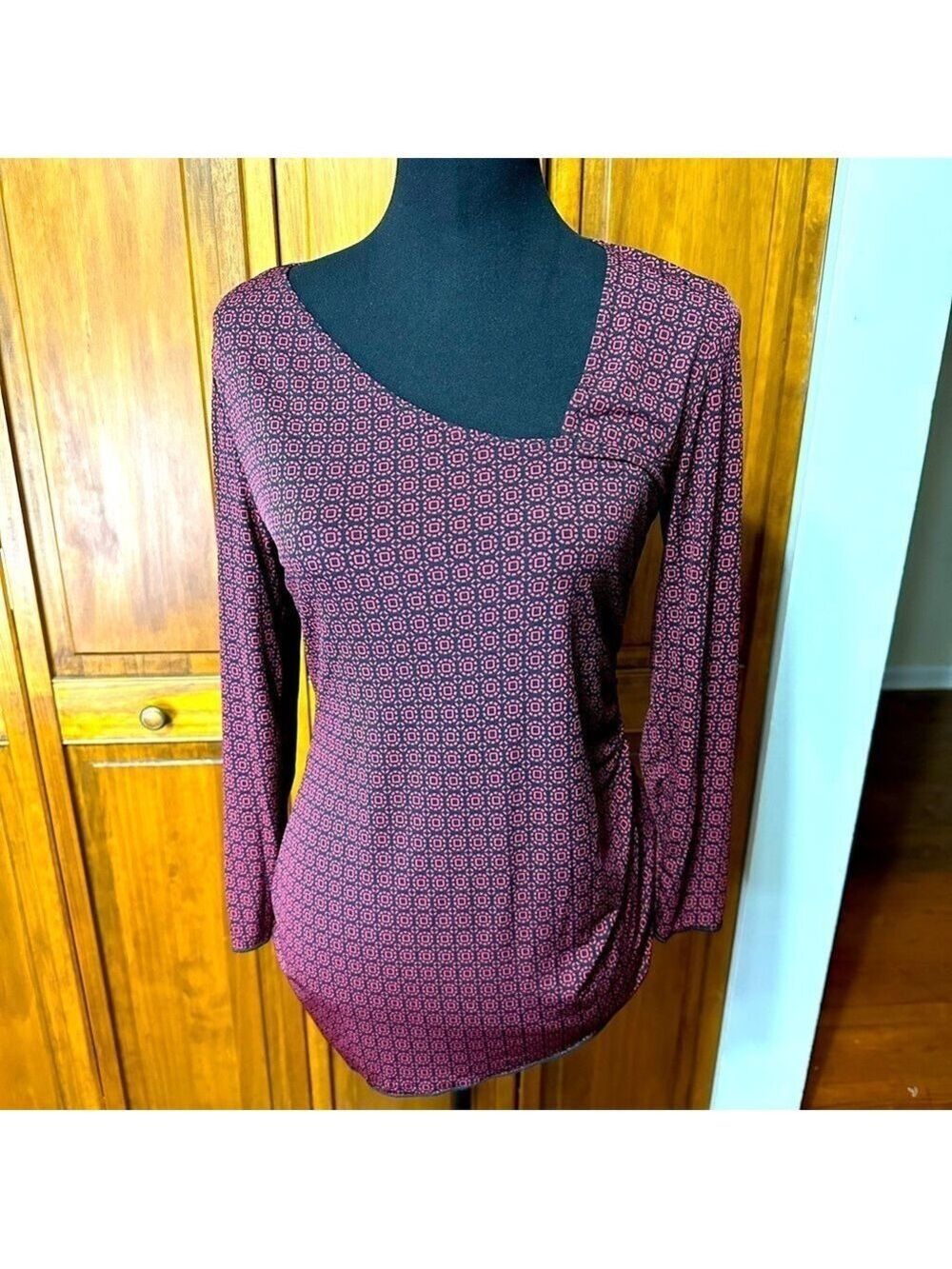 Egen Women's Black burgandy 3/4 Sleeve Geometric Print Blouse Top NWOT Sz M